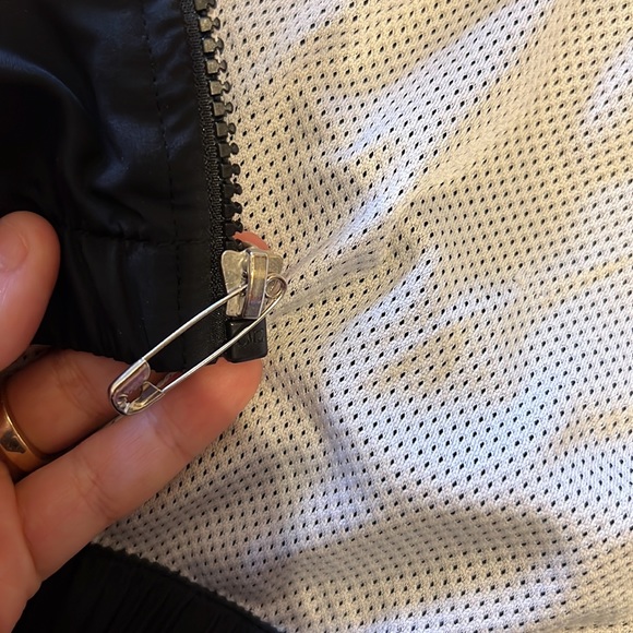 Nike boys windbreaker jacket - Picture 5 of 7